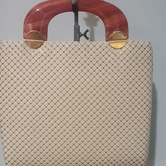 Vtg. WHITING & DAVIS MESH PURSE w/ Tortoise Lucite Handles - Picture 5 of 8